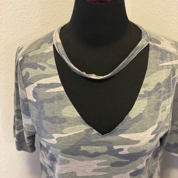 2 FOR $20 Julie Billiart Oversized Camo Tee T Shirt V Neck Cotton Choker Neck M - Picture 2 of 7